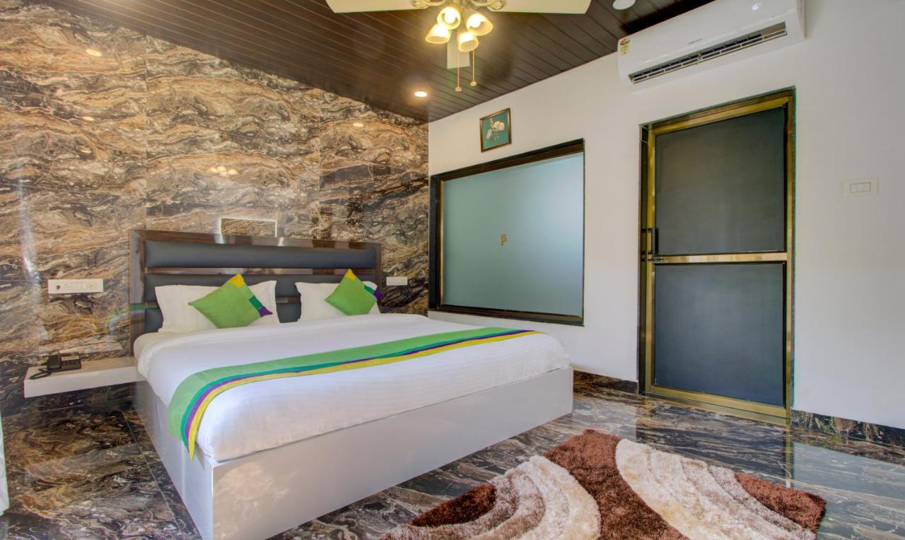 Hotel Treebo Code Red Morjim Exterior foto